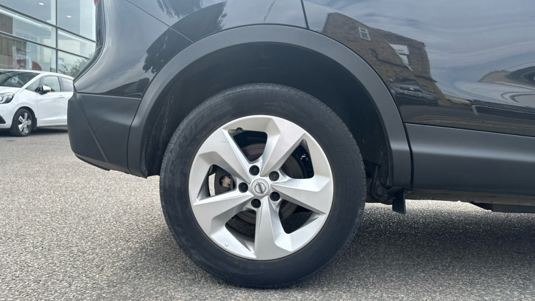 Nissan Qashqai 1.3 DiG-T Acenta Premium 5dr Petrol Hatchback